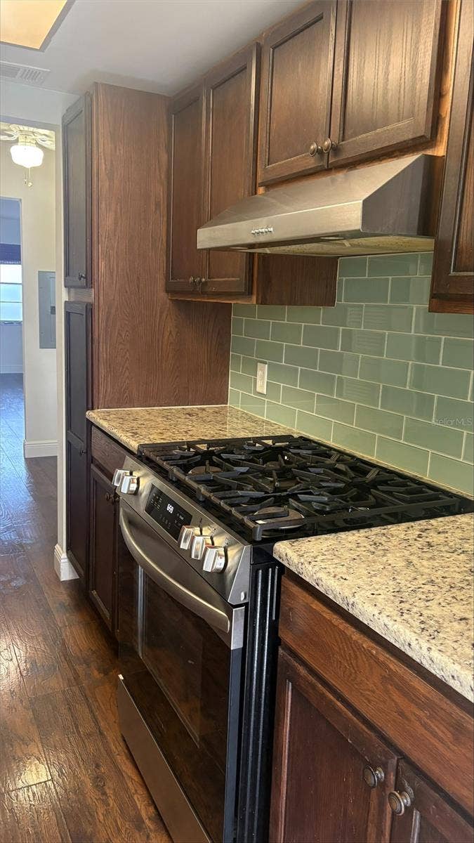 911 WASHINGTON AVENUE, #311, Largo, FL 33770 Kitchen