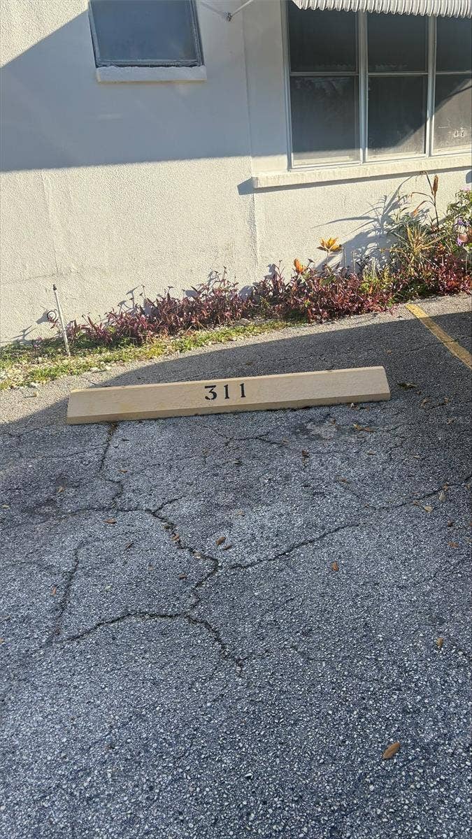 911 WASHINGTON AVENUE, #311, Largo, FL 33770 Parking