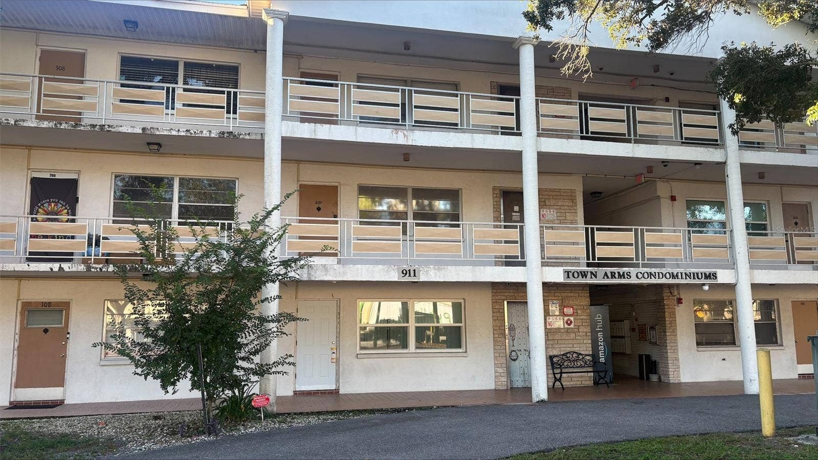 911 WASHINGTON AVENUE, #311, Largo, FL 33770 Town Arms Condominiums