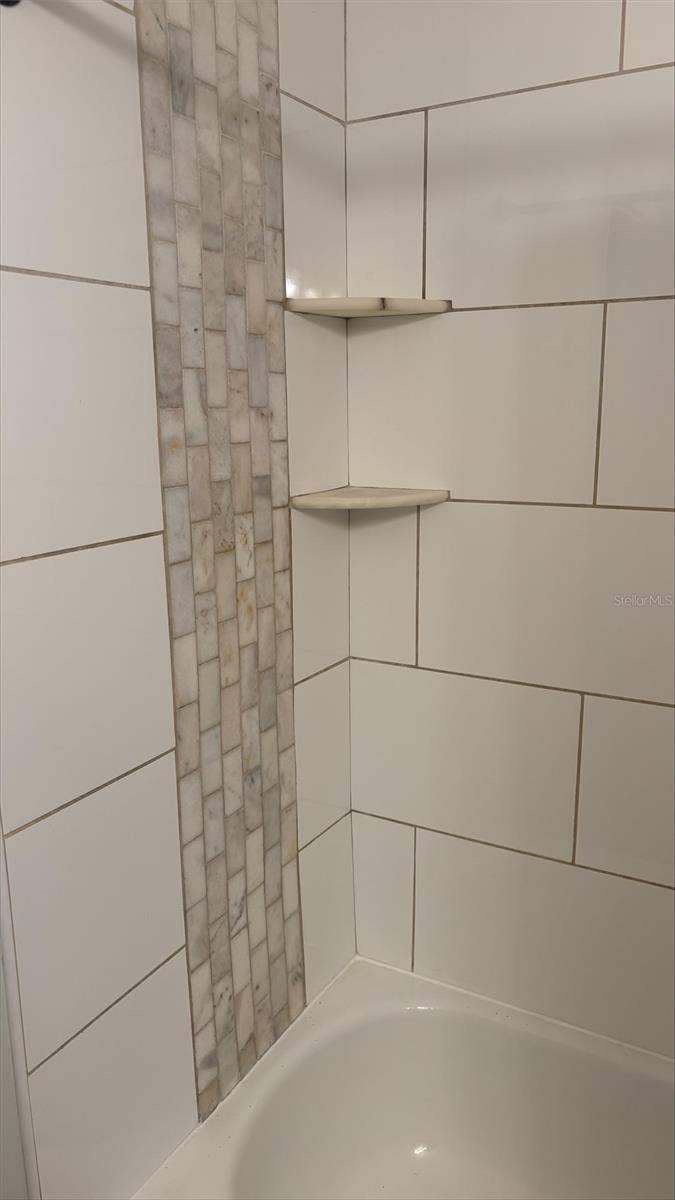 911 WASHINGTON AVENUE, #311, Largo, FL 33770 Updated Full Bath