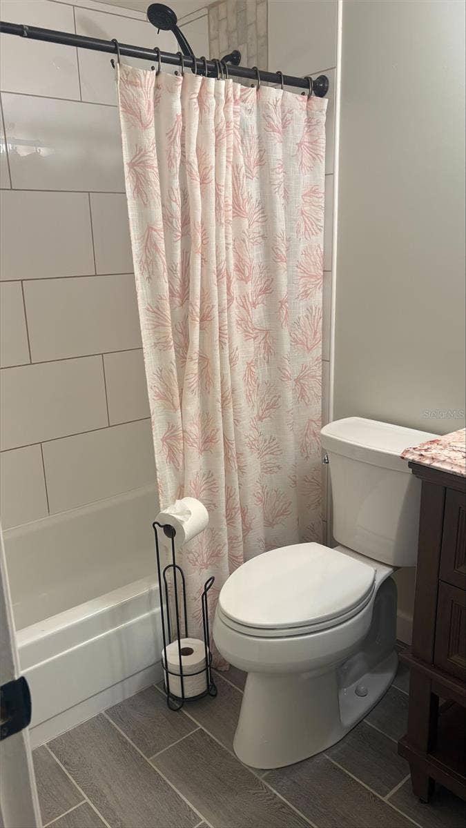 911 WASHINGTON AVENUE, #311, Largo, FL 33770 Updated full Bath