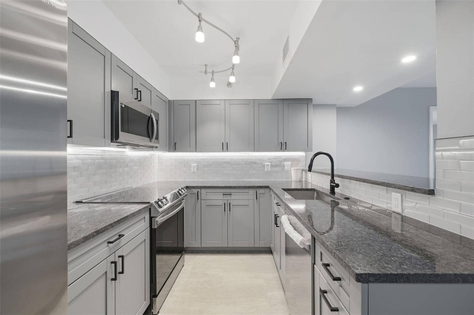 2333 FEATHER SOUND DRIVE, #A401, Clearwater, FL 33762 2333 FEATHER SOUND DRIVE, #A401, Clearwater, FL 33762