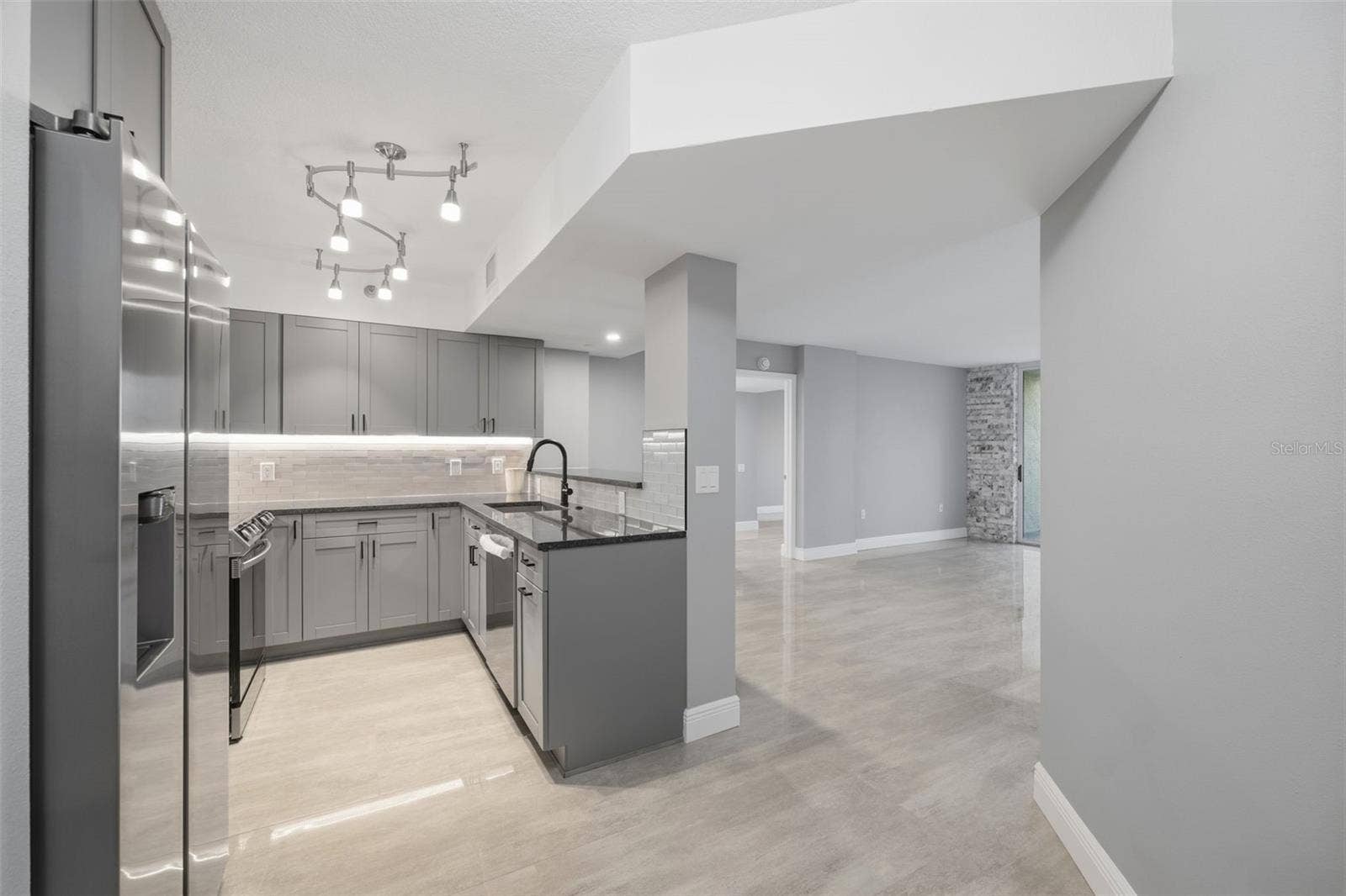 2333 FEATHER SOUND DRIVE, #A401, Clearwater, FL 33762 2333 FEATHER SOUND DRIVE, #A401, Clearwater, FL 33762