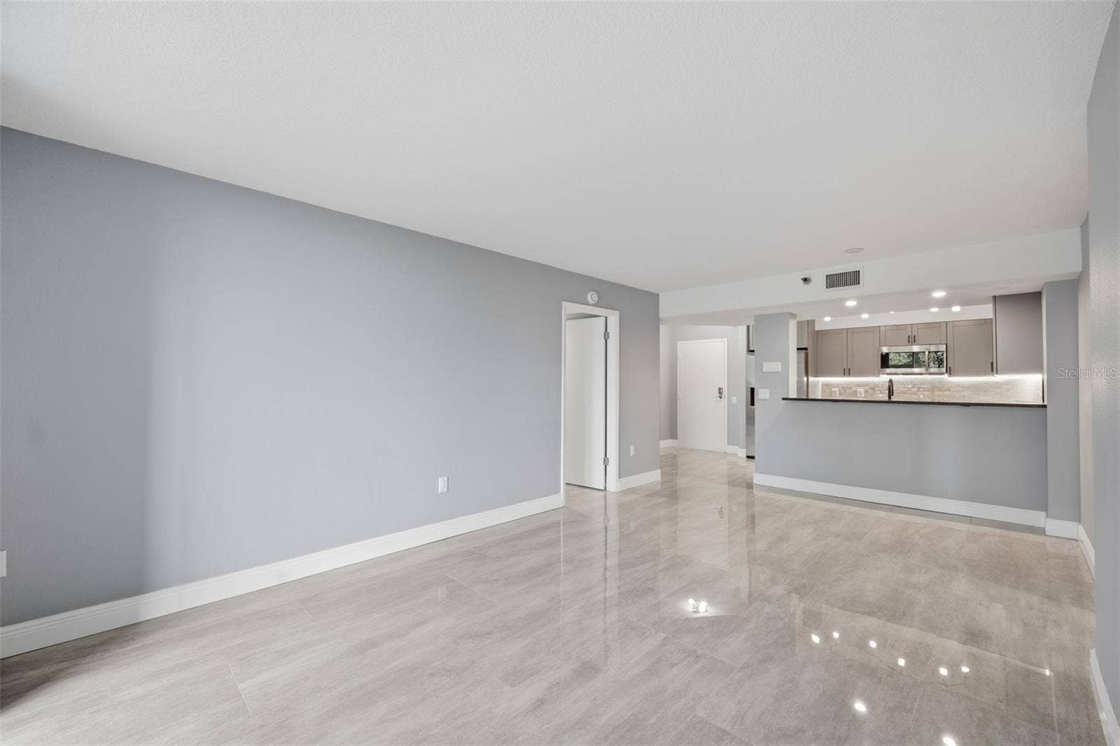 2333 FEATHER SOUND DRIVE, #A401, Clearwater, FL 33762 2333 FEATHER SOUND DRIVE, #A401, Clearwater, FL 33762