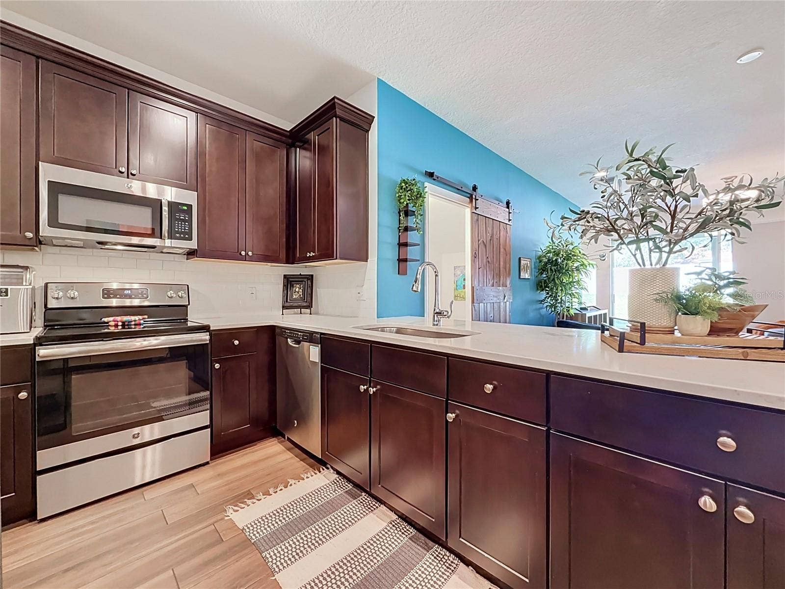 2270 MONTVIEW DRIVE, Clearwater, FL 33763 The well-appointed kitchen offers SOLID WOOD CABINETRY, GRANITE countertops, stainless steel appliances, a breakfast bar, and ample storage.