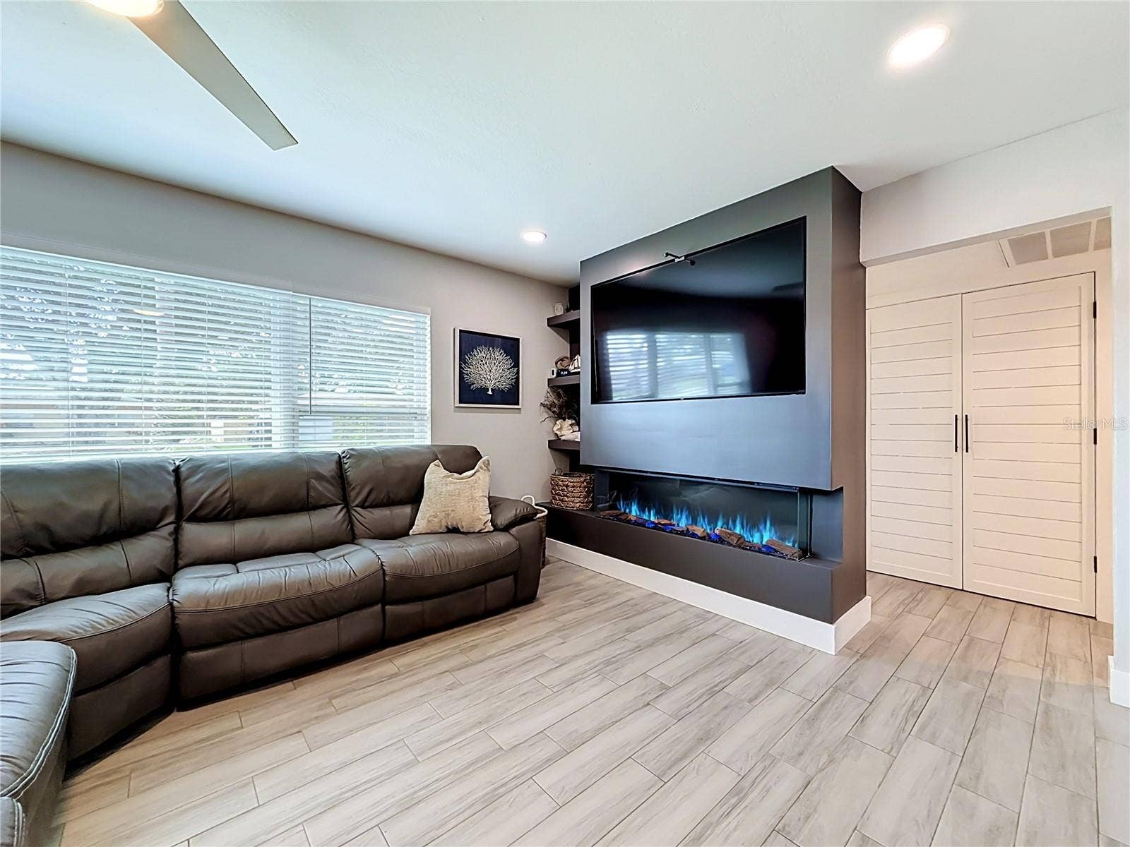 1509 BARBARA AVENUE, Clearwater, FL 33755 Spacious family room