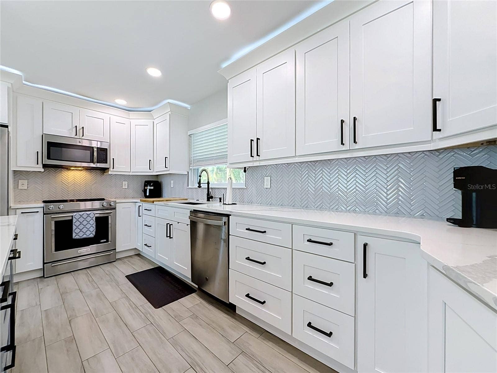 1509 BARBARA AVENUE, Clearwater, FL 33755 Stainless steel appliances