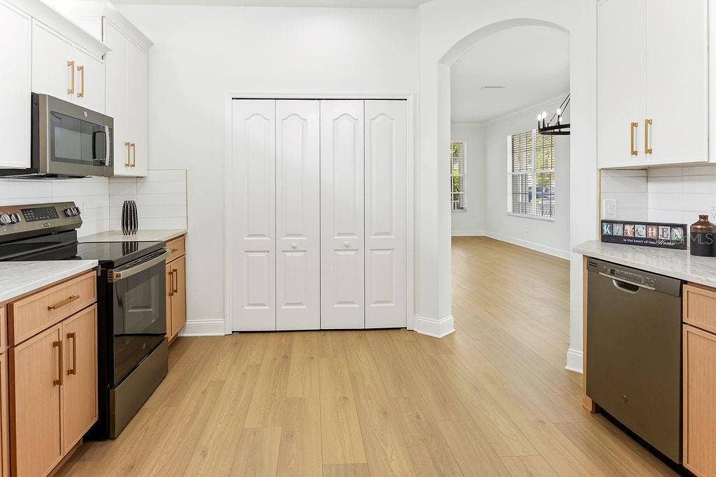 8907 ASHFORD GABLES, Tampa, FL 33626 8907 ASHFORD GABLES, Tampa, FL 33626