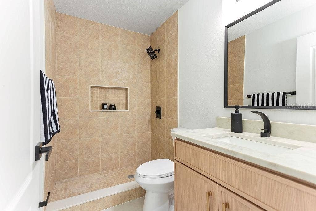 8907 ASHFORD GABLES, Tampa, FL 33626 8907 ASHFORD GABLES, Tampa, FL 33626