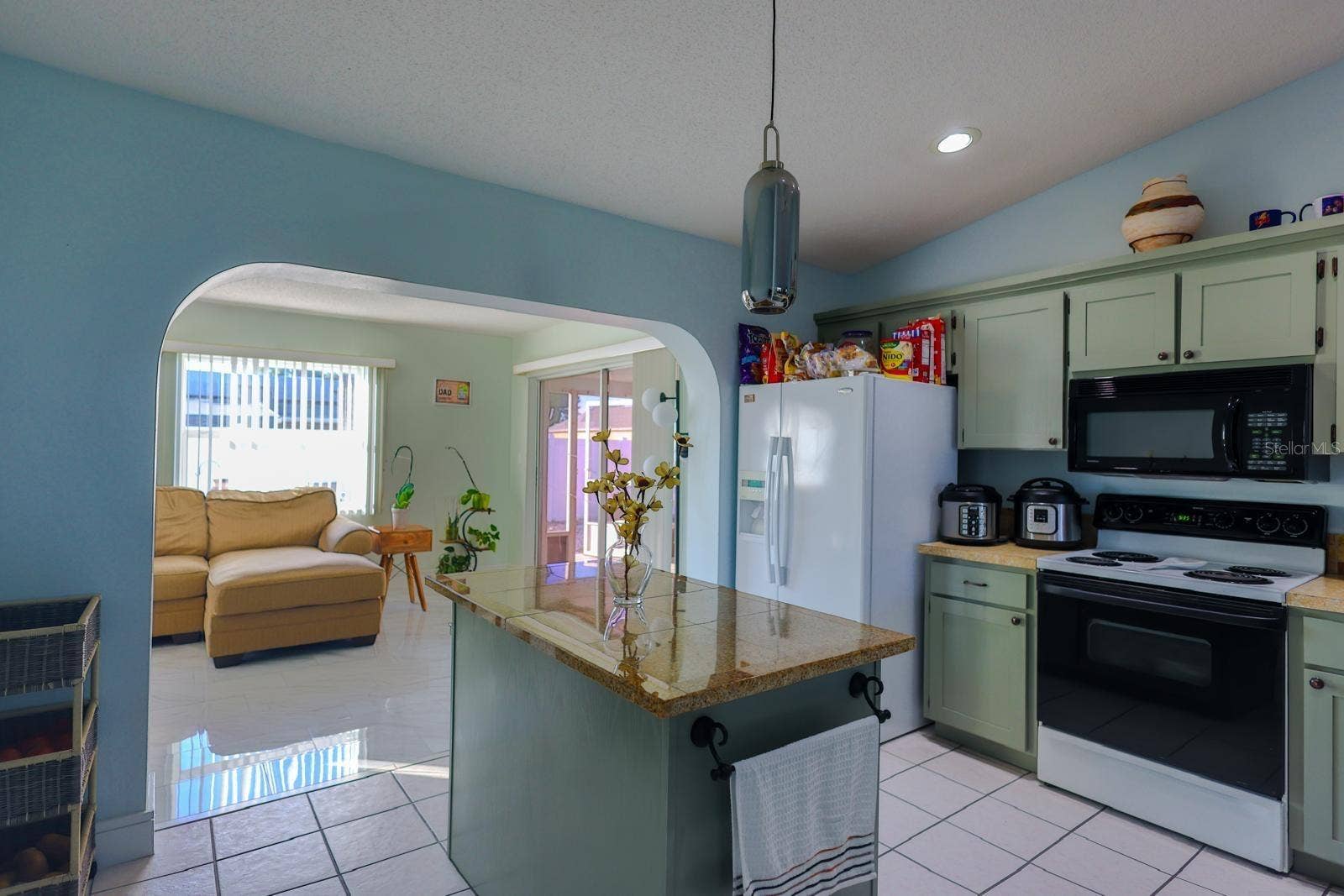 4004 HIGHLAND AVENUE W, Bradenton, FL 34205 4004 HIGHLAND AVENUE W, Bradenton, FL 34205