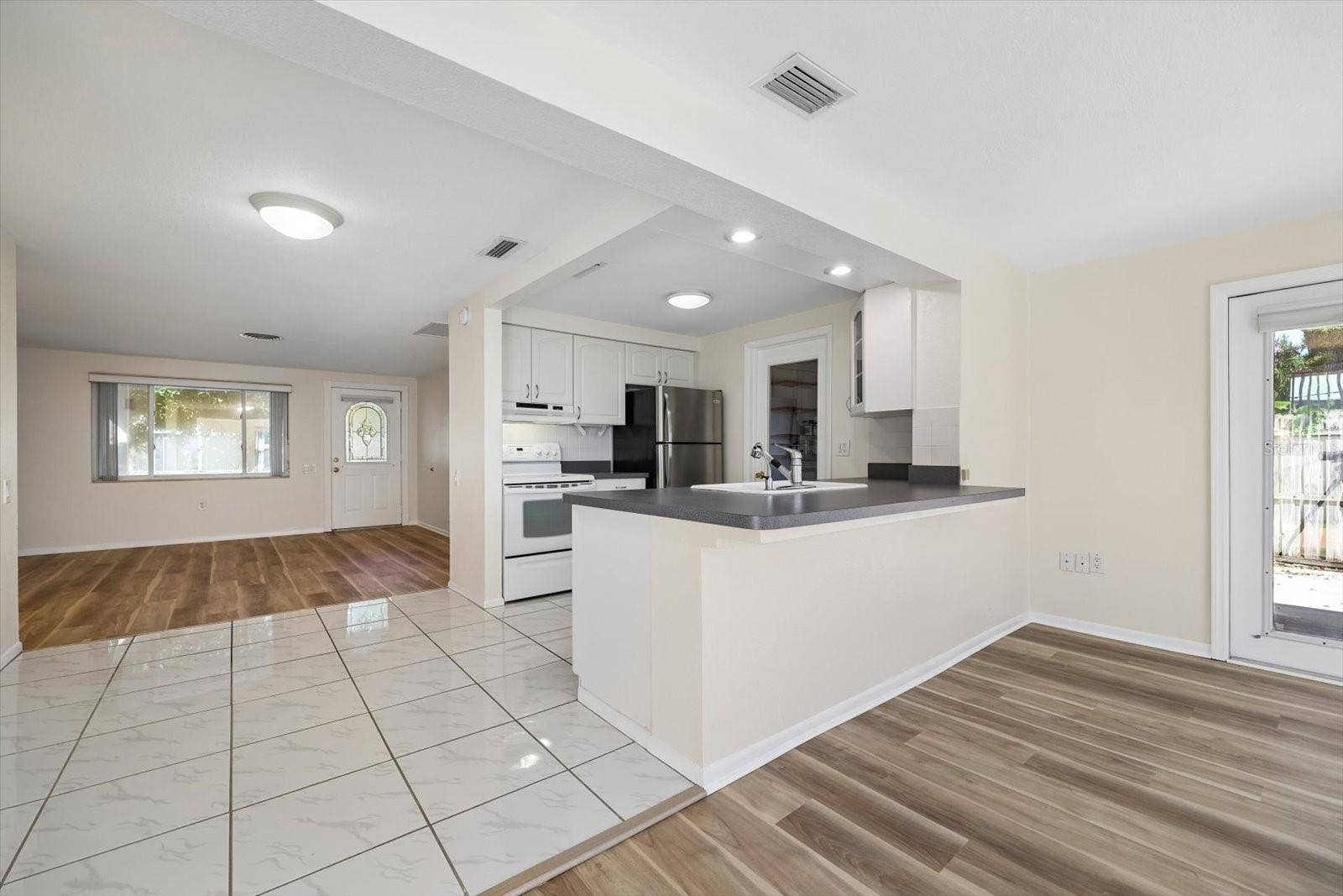 9371 110TH STREET, Seminole, FL 33772 9371 110TH STREET, Seminole, FL 33772
