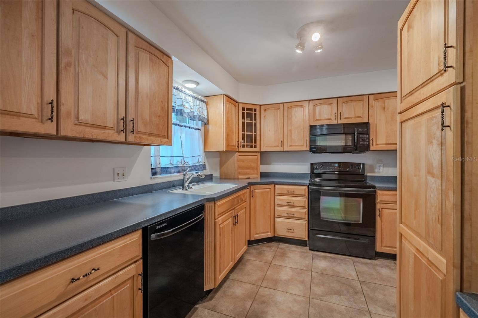 3302 KING RICHARD, Seffner, FL 33584 3302 KING RICHARD, Seffner, FL 33584