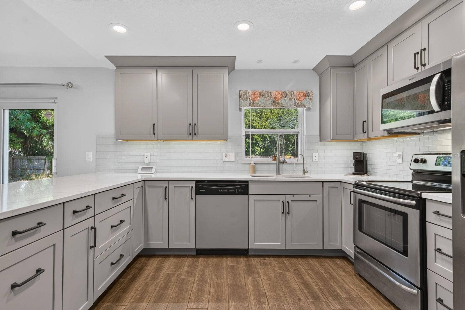 120 ORANGE AVENUE N, St Petersburg, FL 33710
