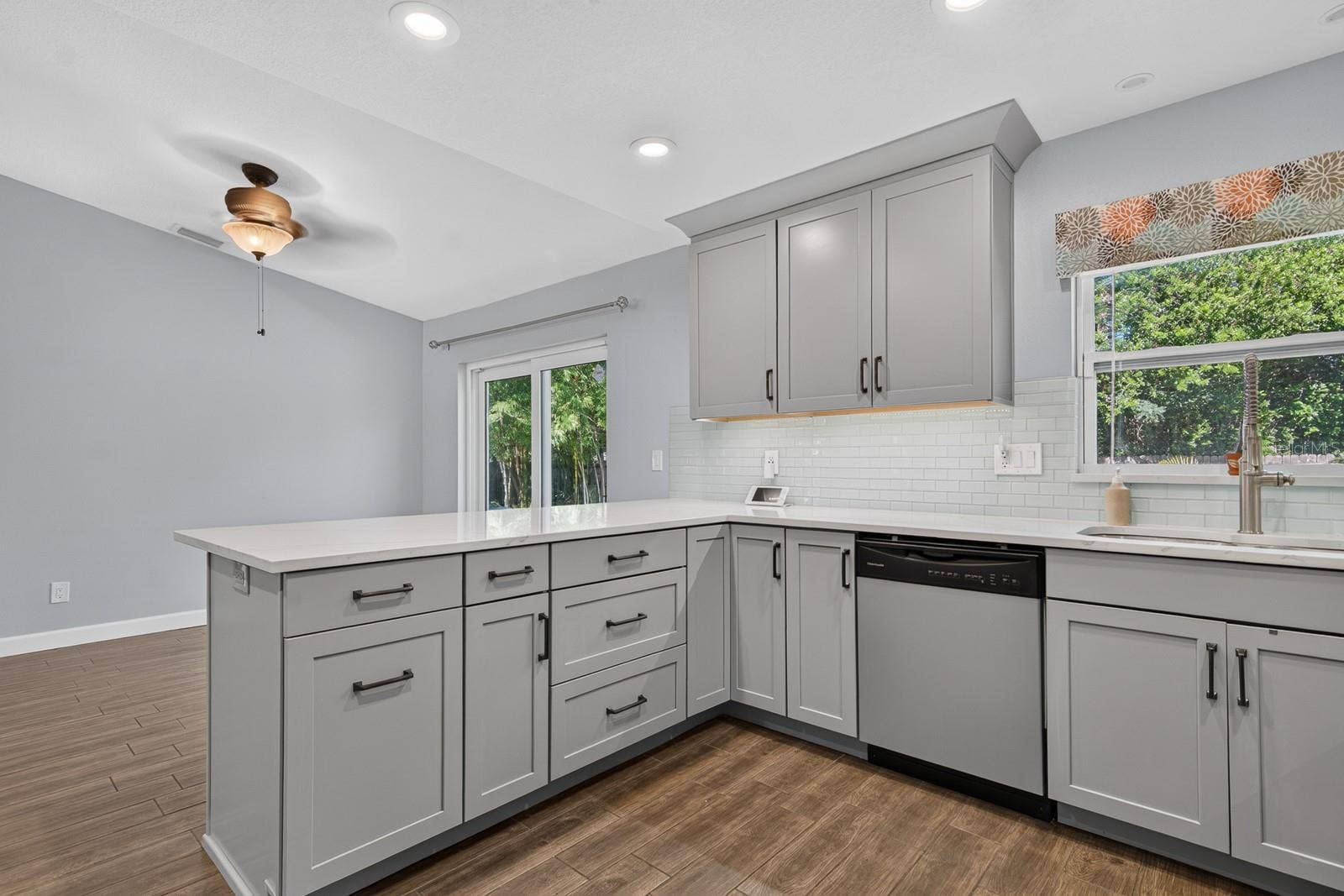 120 ORANGE AVENUE N, St Petersburg, FL 33710