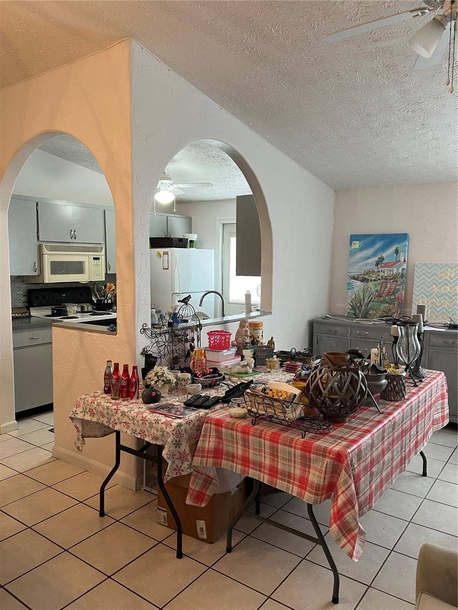 Look at the open arches please and not the mess!