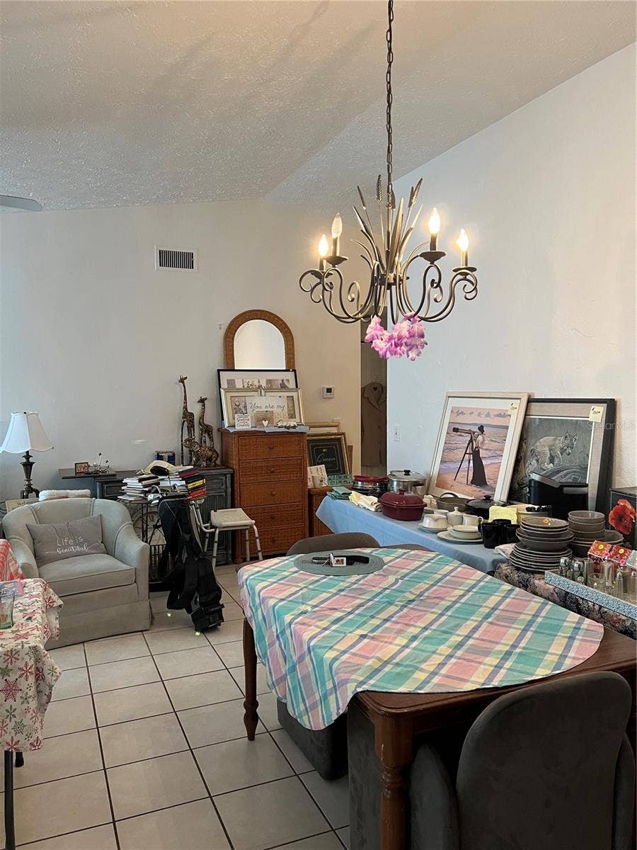 Look at high ceilings please and not the mess.