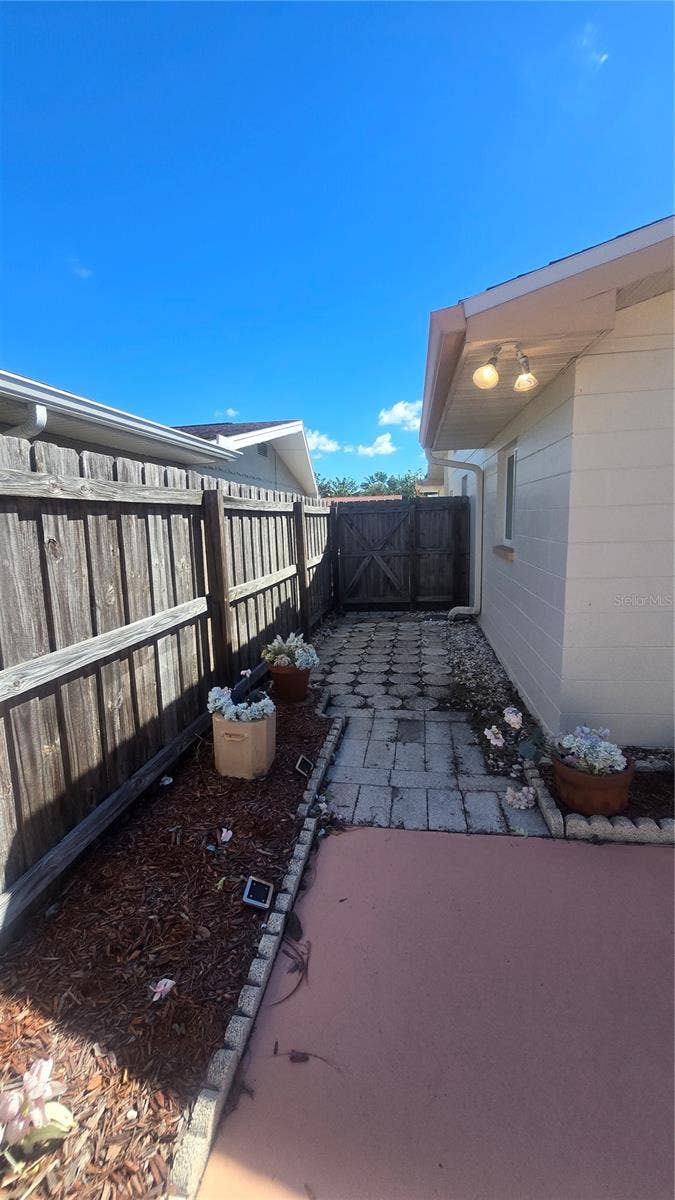 10386 112TH WAY N, Seminole, FL 33778 10386 112TH WAY N, Seminole, FL 33778