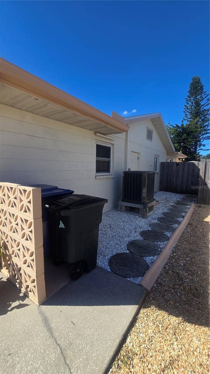 10386 112TH WAY N, Seminole, FL 33778 10386 112TH WAY N, Seminole, FL 33778