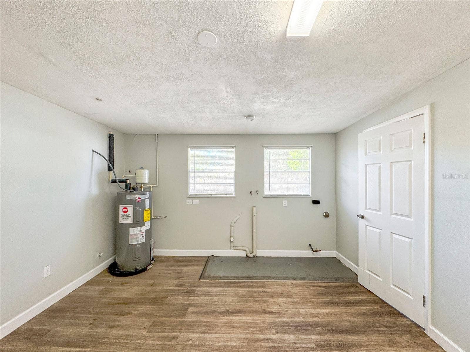 1104 YALE AVENUE, Bradenton, FL 34207 1104 YALE AVENUE, Bradenton, FL 34207