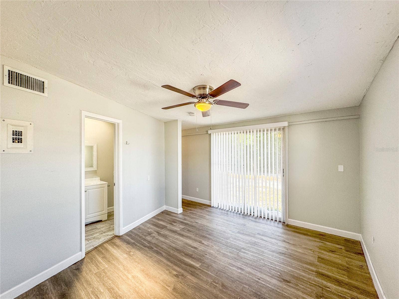 1104 YALE AVENUE, Bradenton, FL 34207 1104 YALE AVENUE, Bradenton, FL 34207