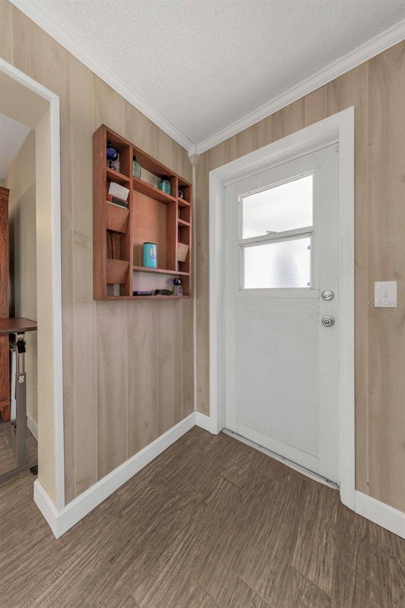 Door to back patio.