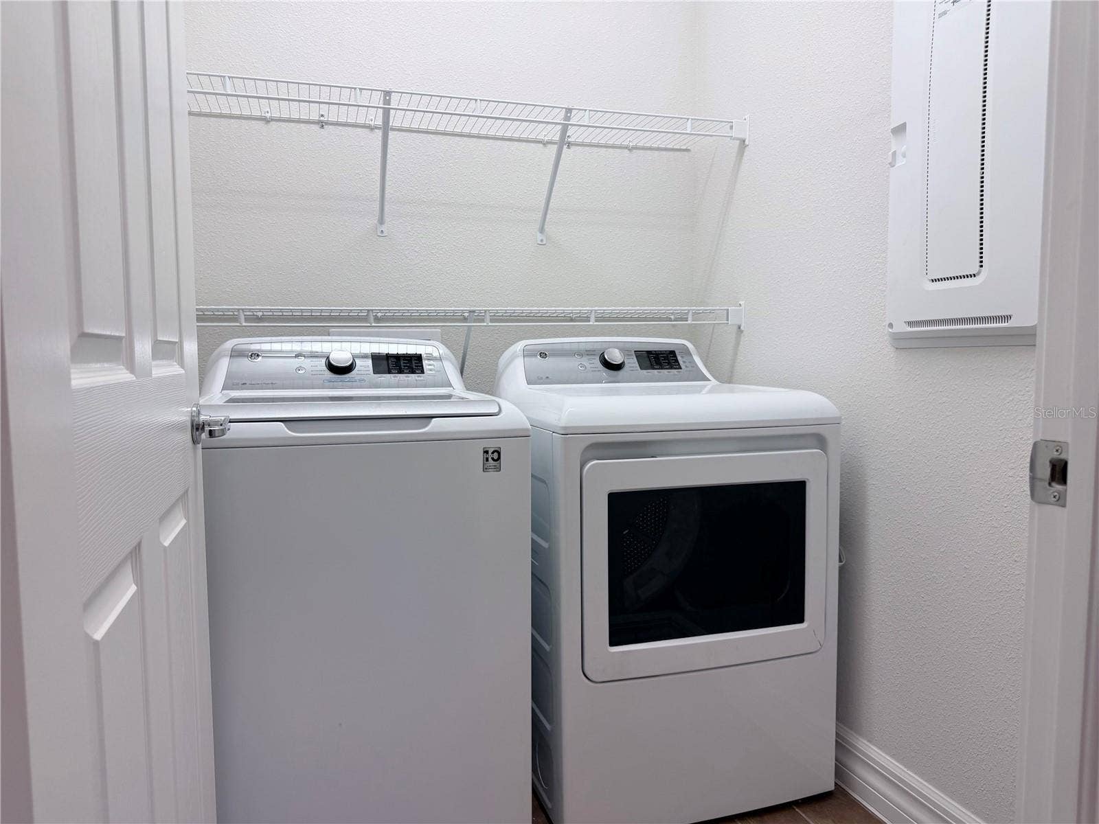 19420 SHIP WHEEL WAY, Land O Lakes, FL 34638 Washer & Dryer included