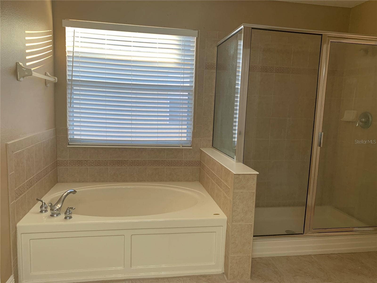 8810 CAMERON CREST DRIVE, Tampa, FL 33626