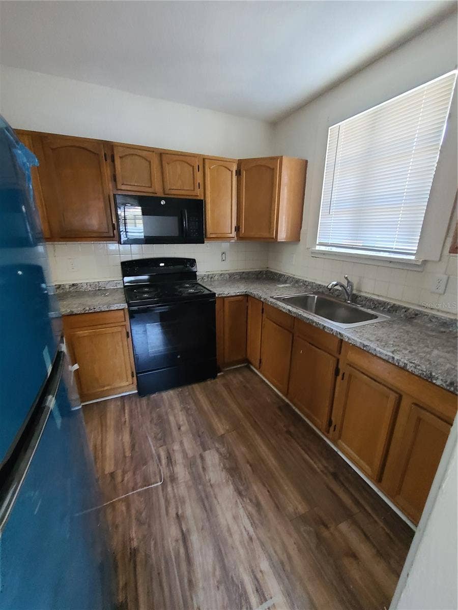 1060 18TH AVENUE S, St Petersburg, FL 33705 1060 18TH AVENUE S, St Petersburg, FL 33705