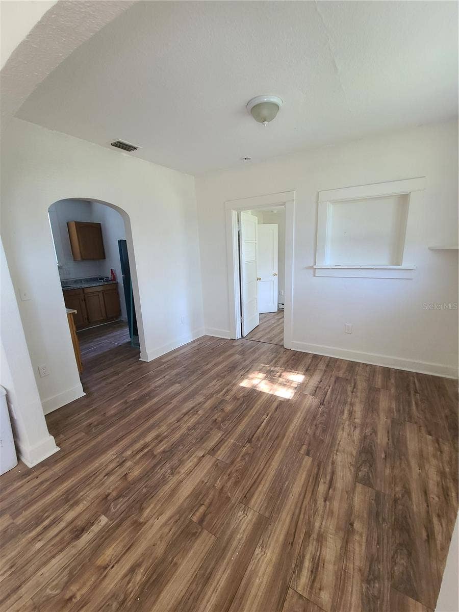 1060 18TH AVENUE S, St Petersburg, FL 33705 1060 18TH AVENUE S, St Petersburg, FL 33705