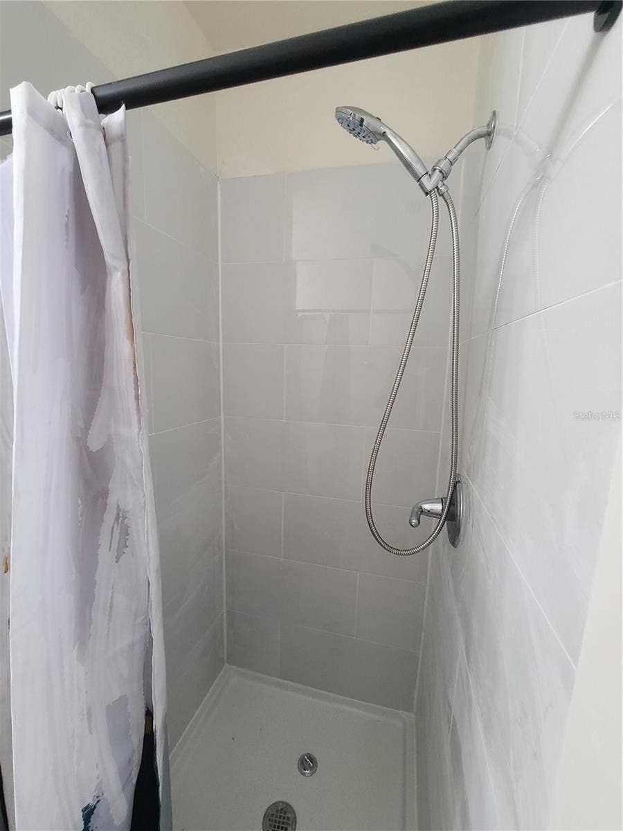 1060 18TH AVENUE S, St Petersburg, FL 33705 1060 18TH AVENUE S, St Petersburg, FL 33705
