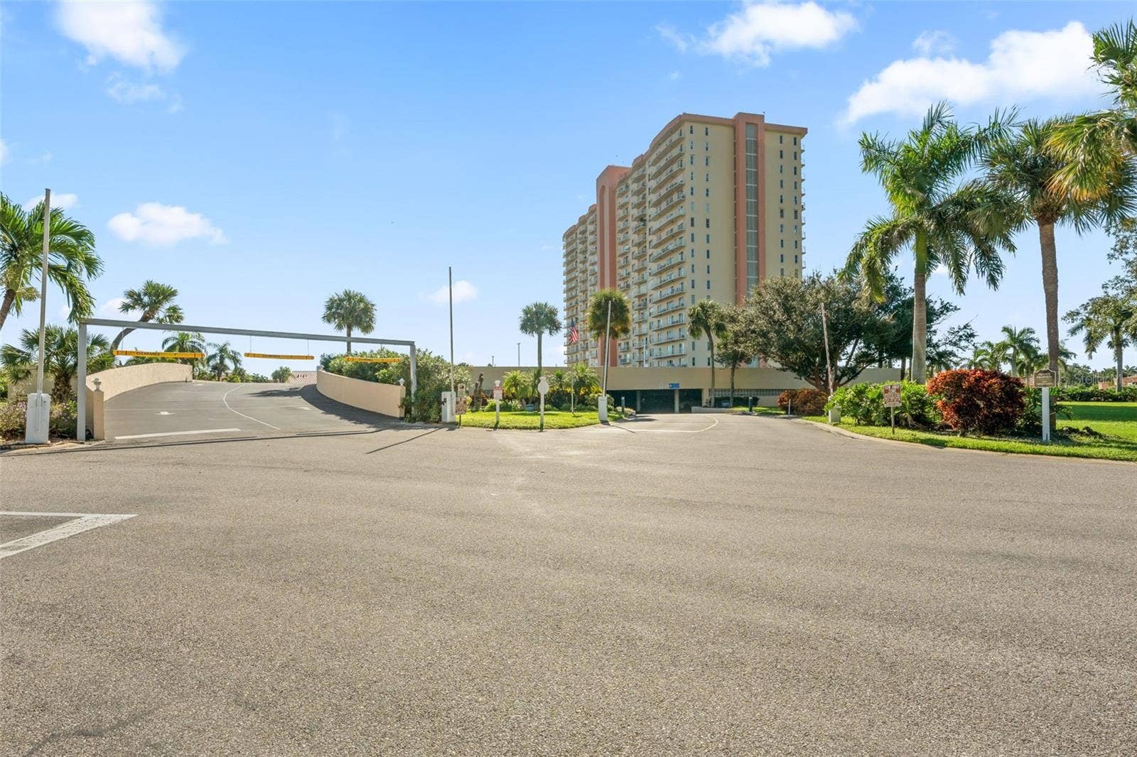4900 BRITTANY DRIVE S, #405, St Petersburg, FL 33715 4900 BRITTANY DRIVE S, #405, St Petersburg, FL 33715