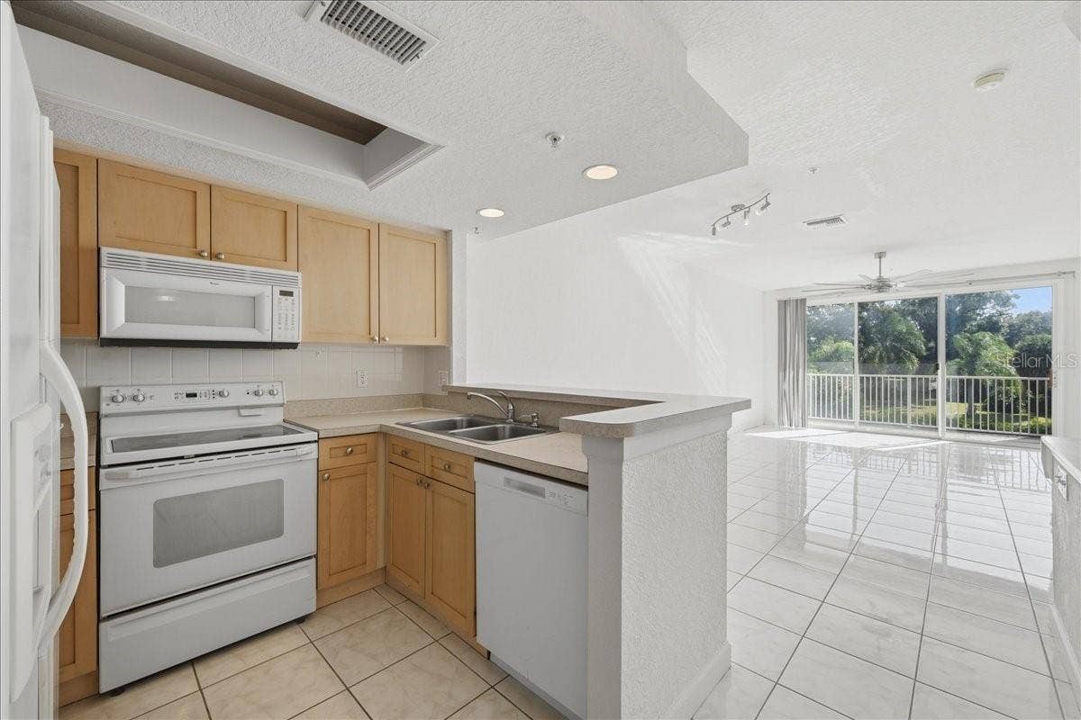 116 BRENT CIRCLE, Oldsmar, FL 34677 116 BRENT CIRCLE, Oldsmar, FL 34677