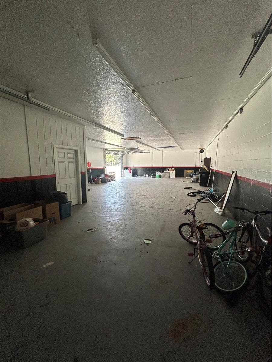 9001 SCALES RD, Lakeland, FL 33810 garage