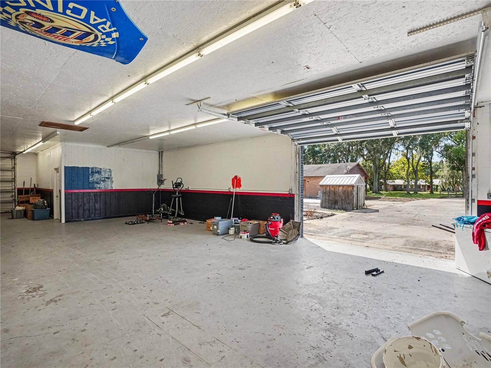 9001 SCALES RD, Lakeland, FL 33810 Garage
