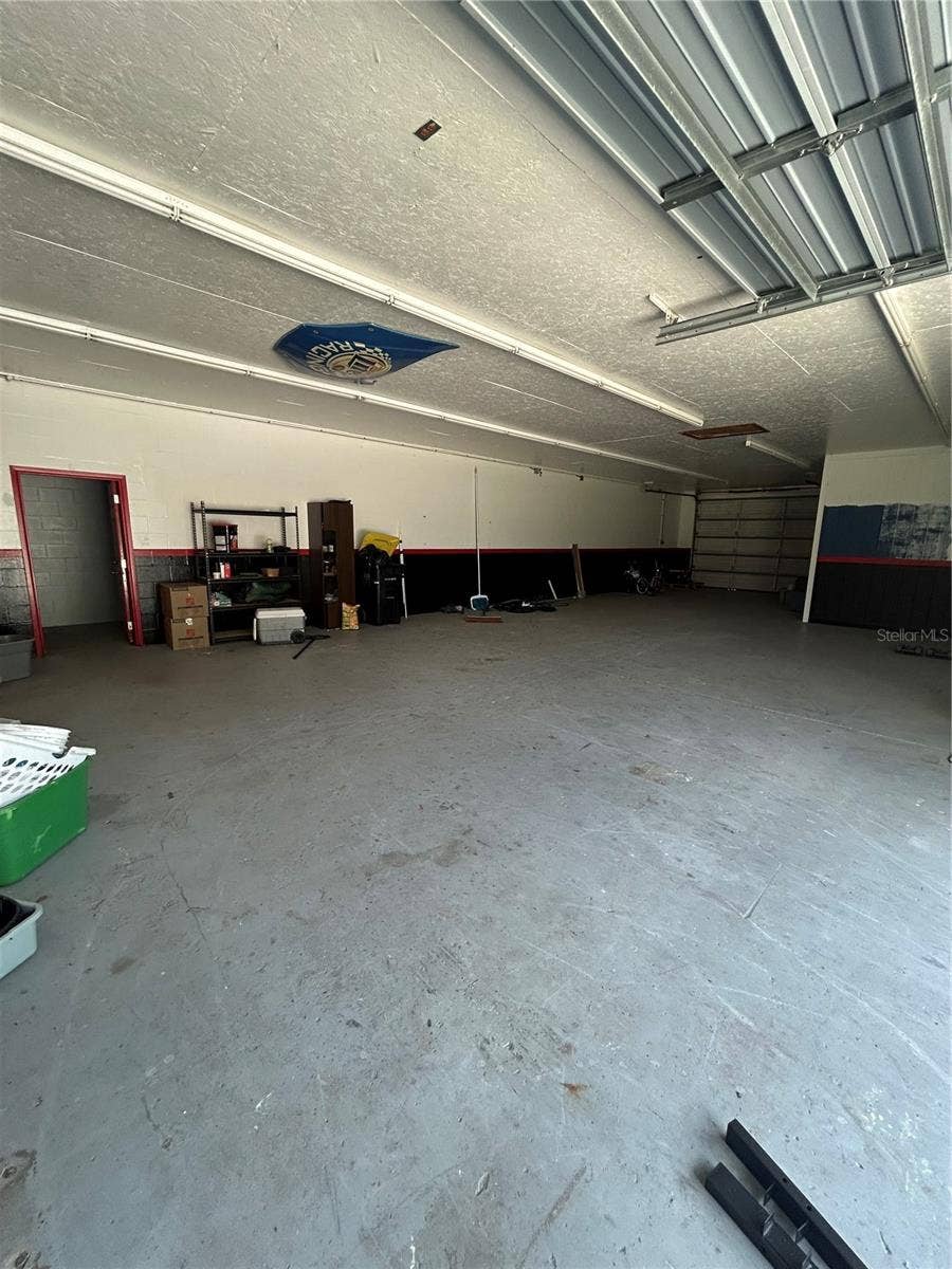9001 SCALES RD, Lakeland, FL 33810 Garage