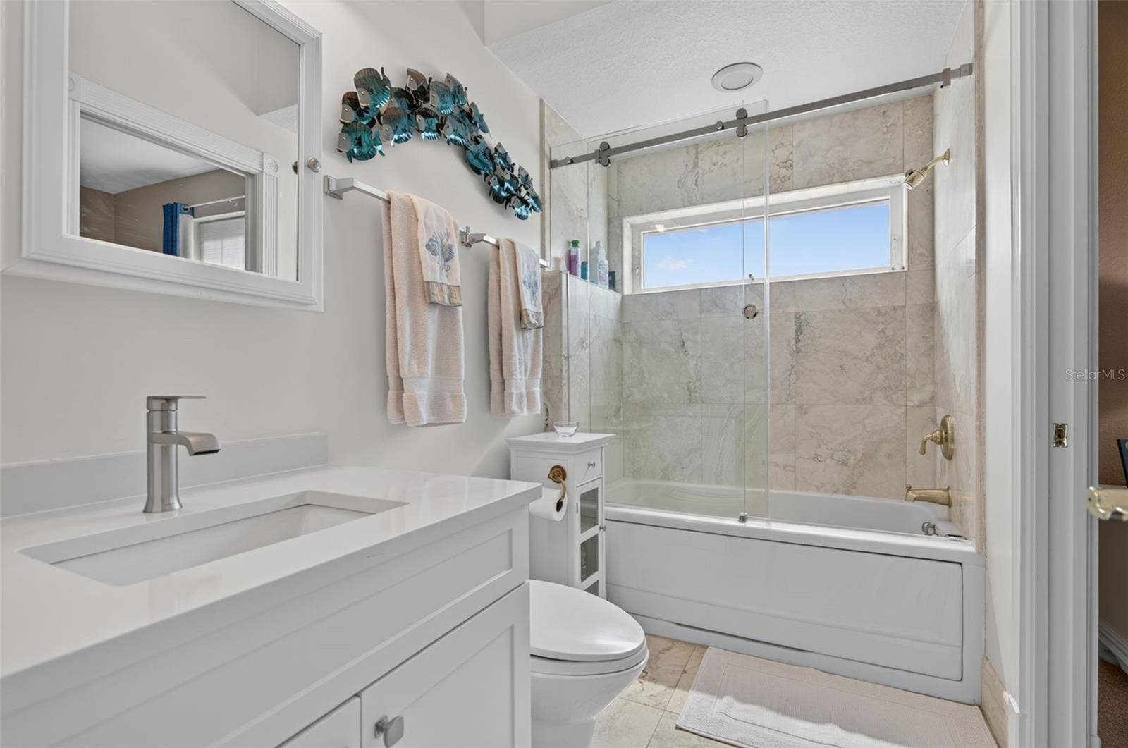 17021 DOLPHIN DRIVE, North Redington Beach, FL 33708 GUEST BATH EN SUITE BEDROOM 3 JACUZZI TUB