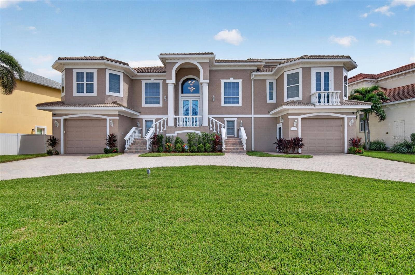 17021 DOLPHIN DRIVE, North Redington Beach, FL 33708 CIRCLE DRIVEWAY DOLPHIN