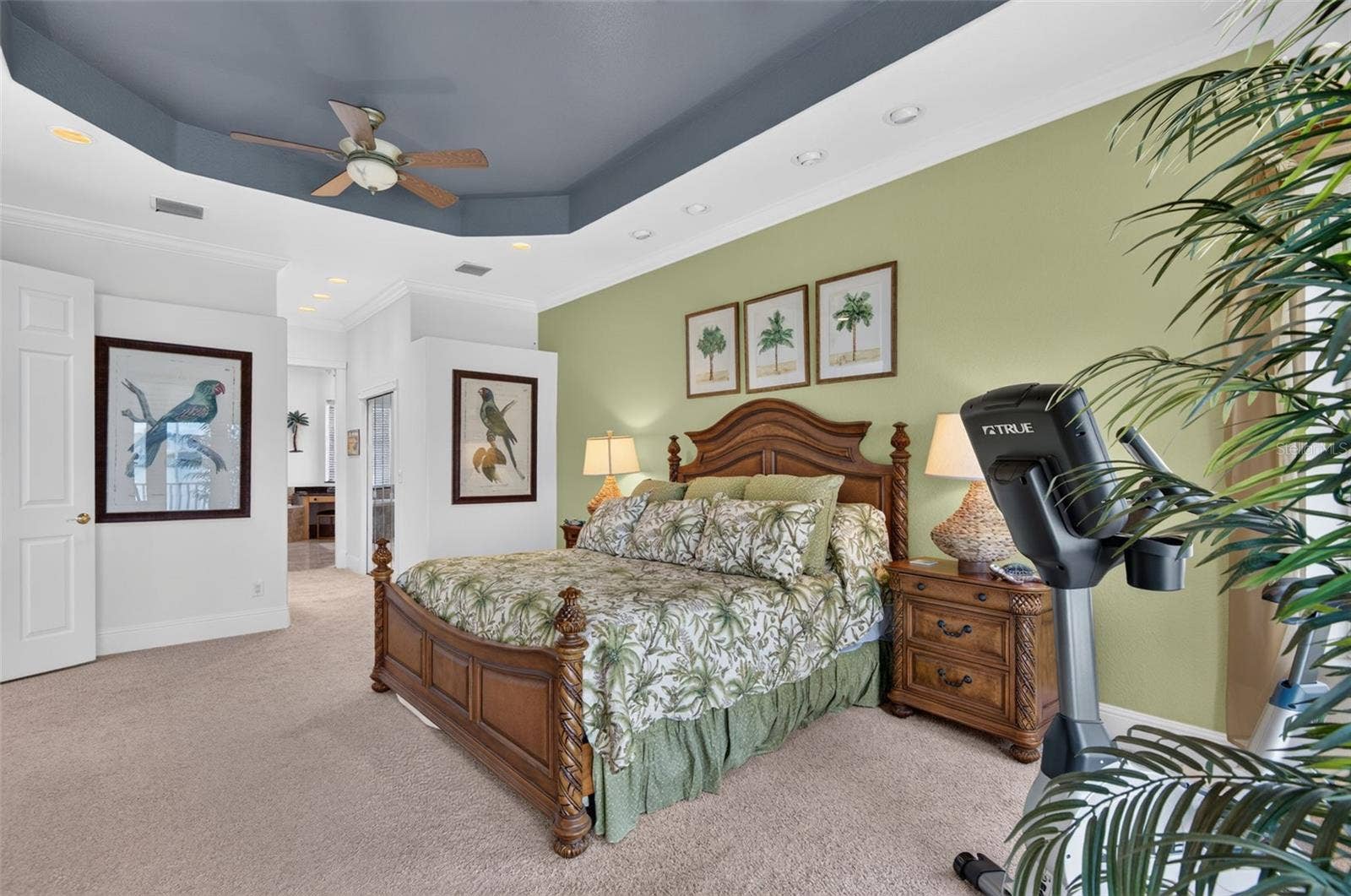 17021 DOLPHIN DRIVE, North Redington Beach, FL 33708 SPACIOUS PRIMARY BEDROOM WITH ENSUITE BATH