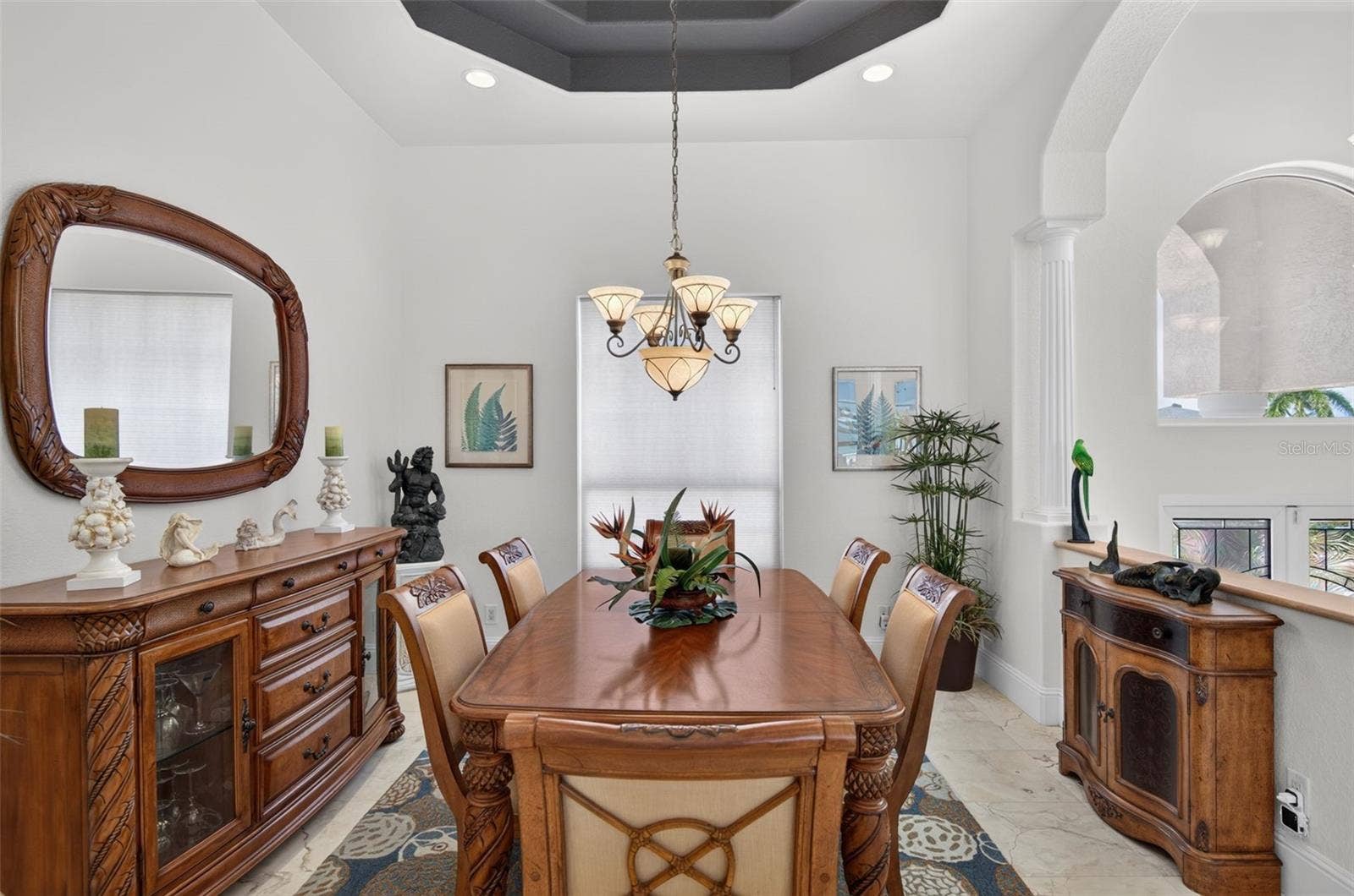 17021 DOLPHIN DRIVE, North Redington Beach, FL 33708 TOMMY BAHAMA DINING