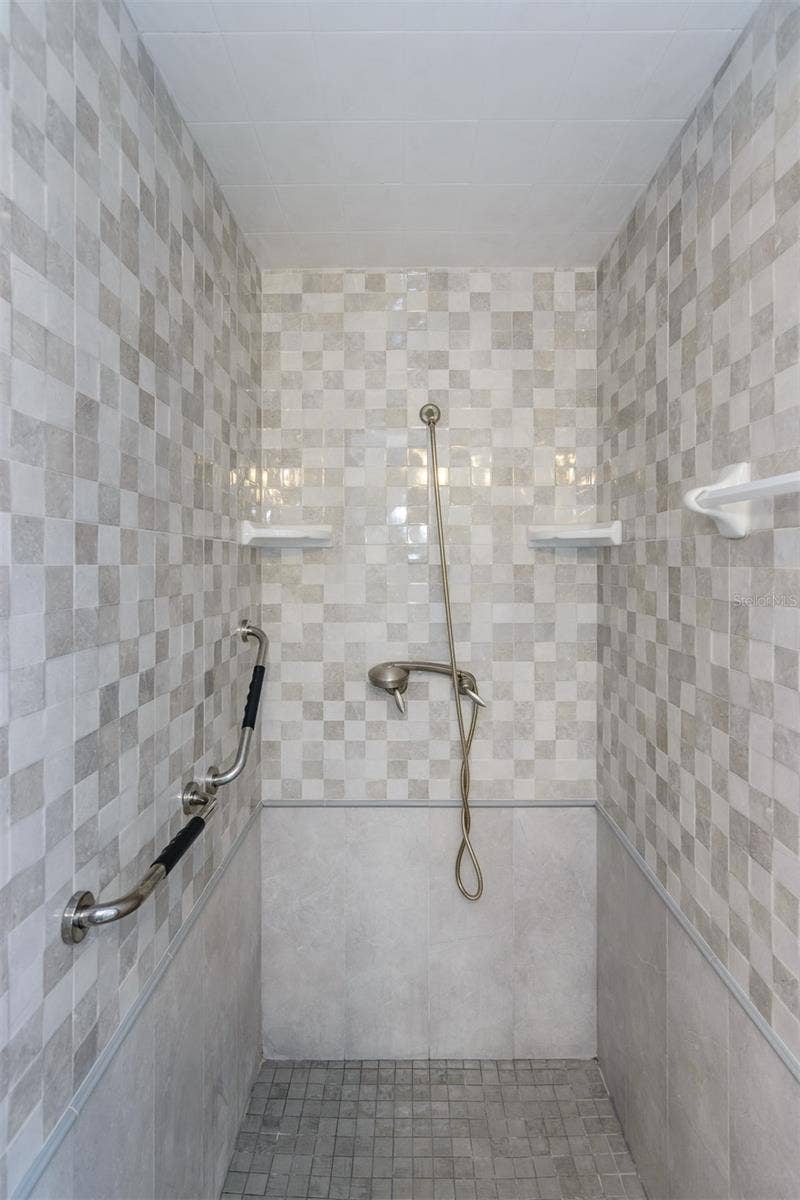 2977 AMBLEGLEN COURT, Clearwater, FL 33761