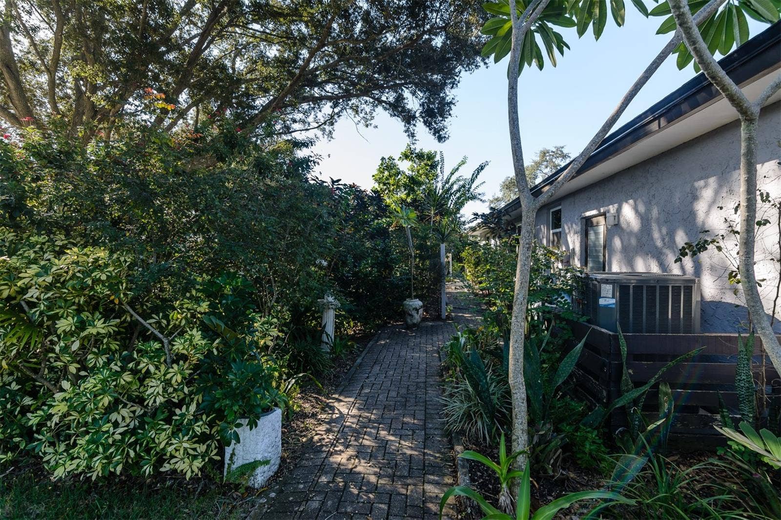 2977 AMBLEGLEN COURT, Clearwater, FL 33761