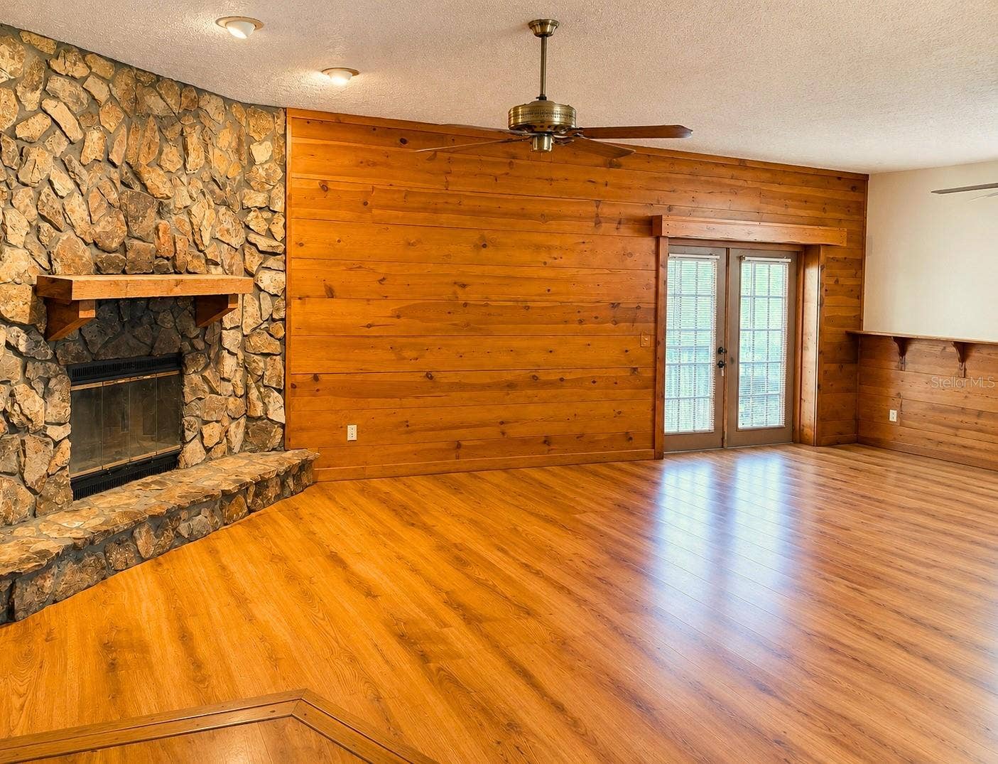 329 HOLLOWTREE DRIVE, Seffner, FL 33584 329 HOLLOWTREE DRIVE, Seffner, FL 33584