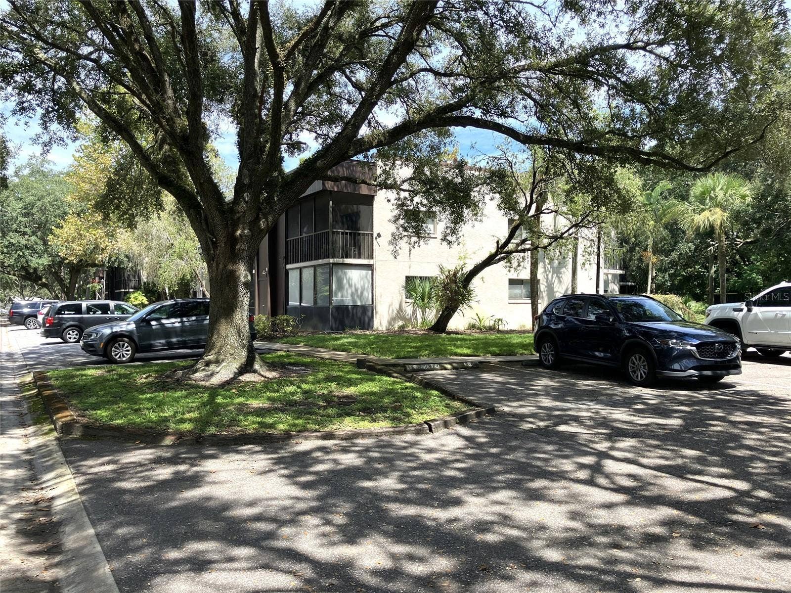 11703 RAINTREE VILLAGE BOULEVARD, #B, Temple Terrace, FL 33617 11703 RAINTREE VILLAGE BOULEVARD, #B, Temple Terrace, FL 33617