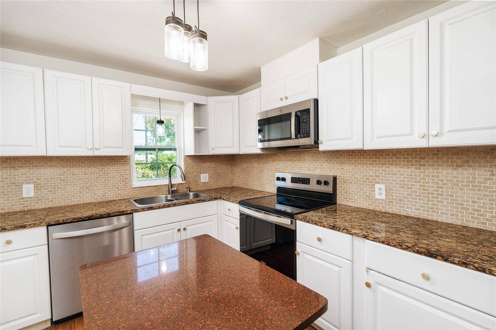 38548 12TH AVENUE, Zephyrhills, FL 33542