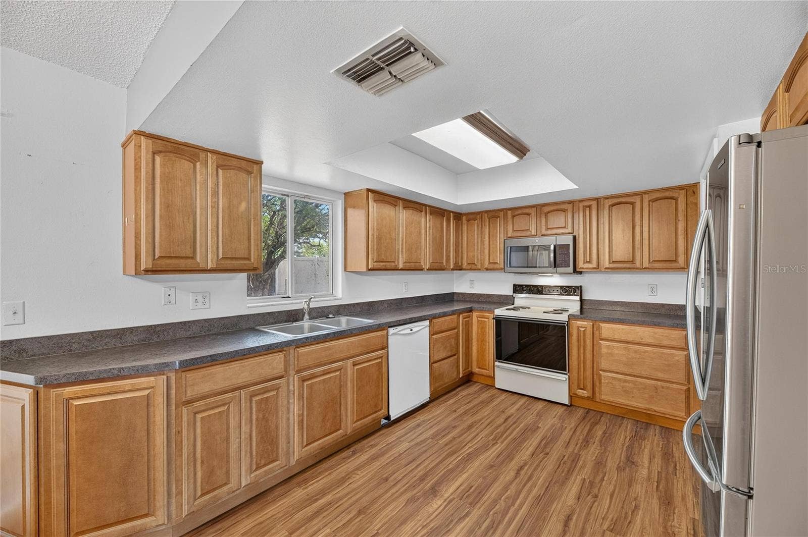332 BRANDYWINE DRIVE, Valrico, FL 33594 332 BRANDYWINE DRIVE, Valrico, FL 33594