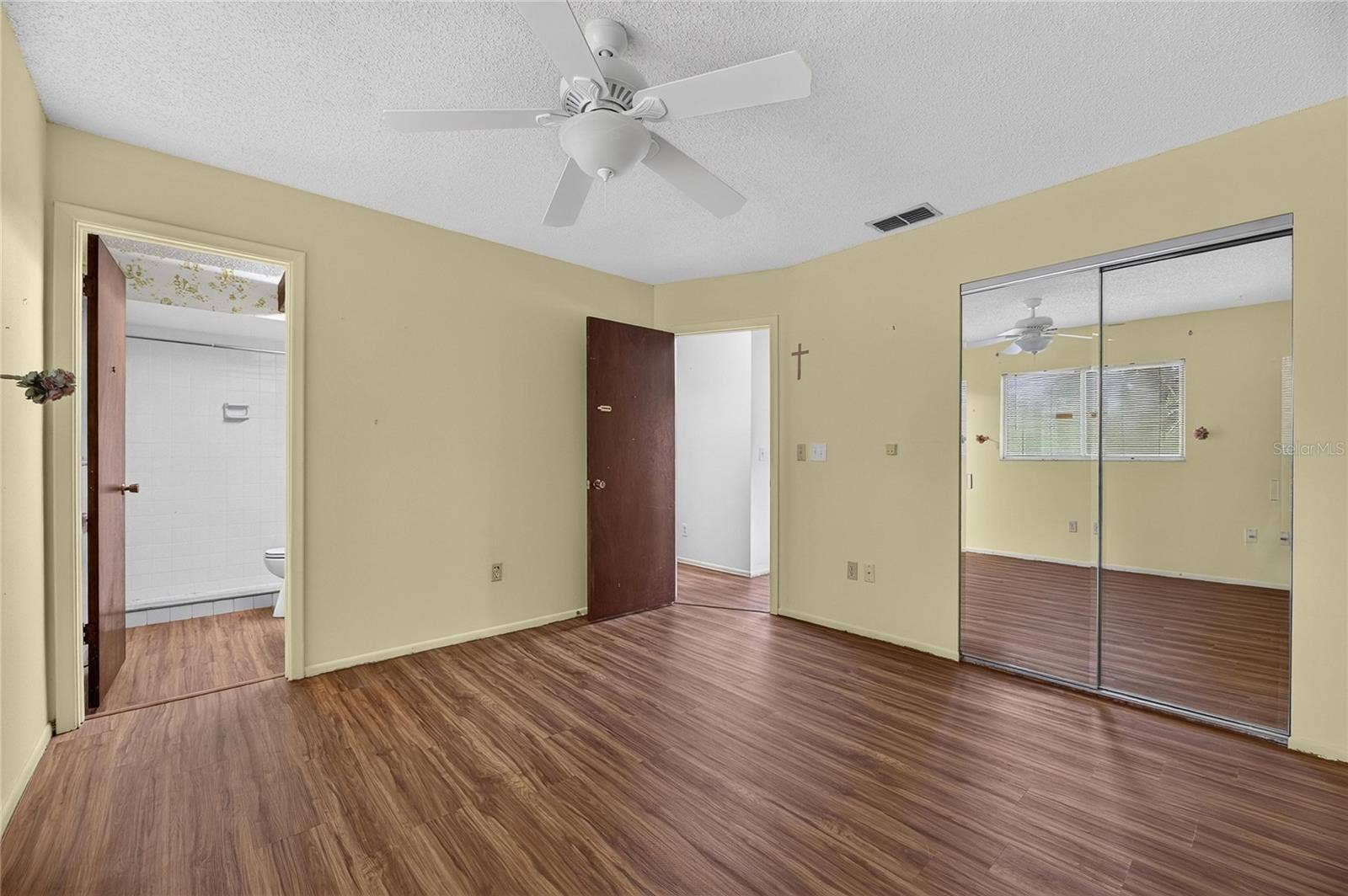 332 BRANDYWINE DRIVE, Valrico, FL 33594 332 BRANDYWINE DRIVE, Valrico, FL 33594
