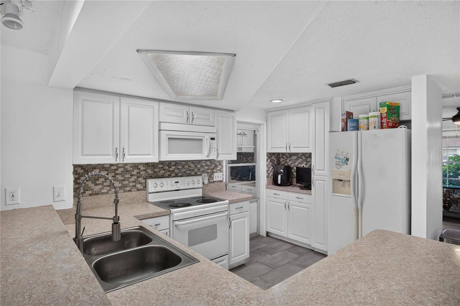 6020 17TH STREET, Zephyrhills, FL 33542 6020 17TH STREET, Zephyrhills, FL 33542