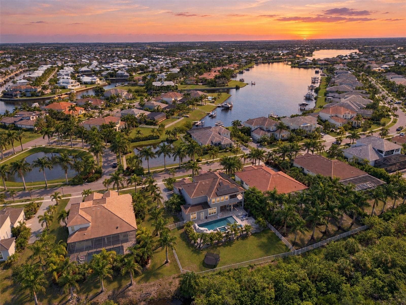 832 MANNS HARBOR DRIVE, Apollo Beach, FL 33572 832 MANNS HARBOR DRIVE, Apollo Beach, FL 33572