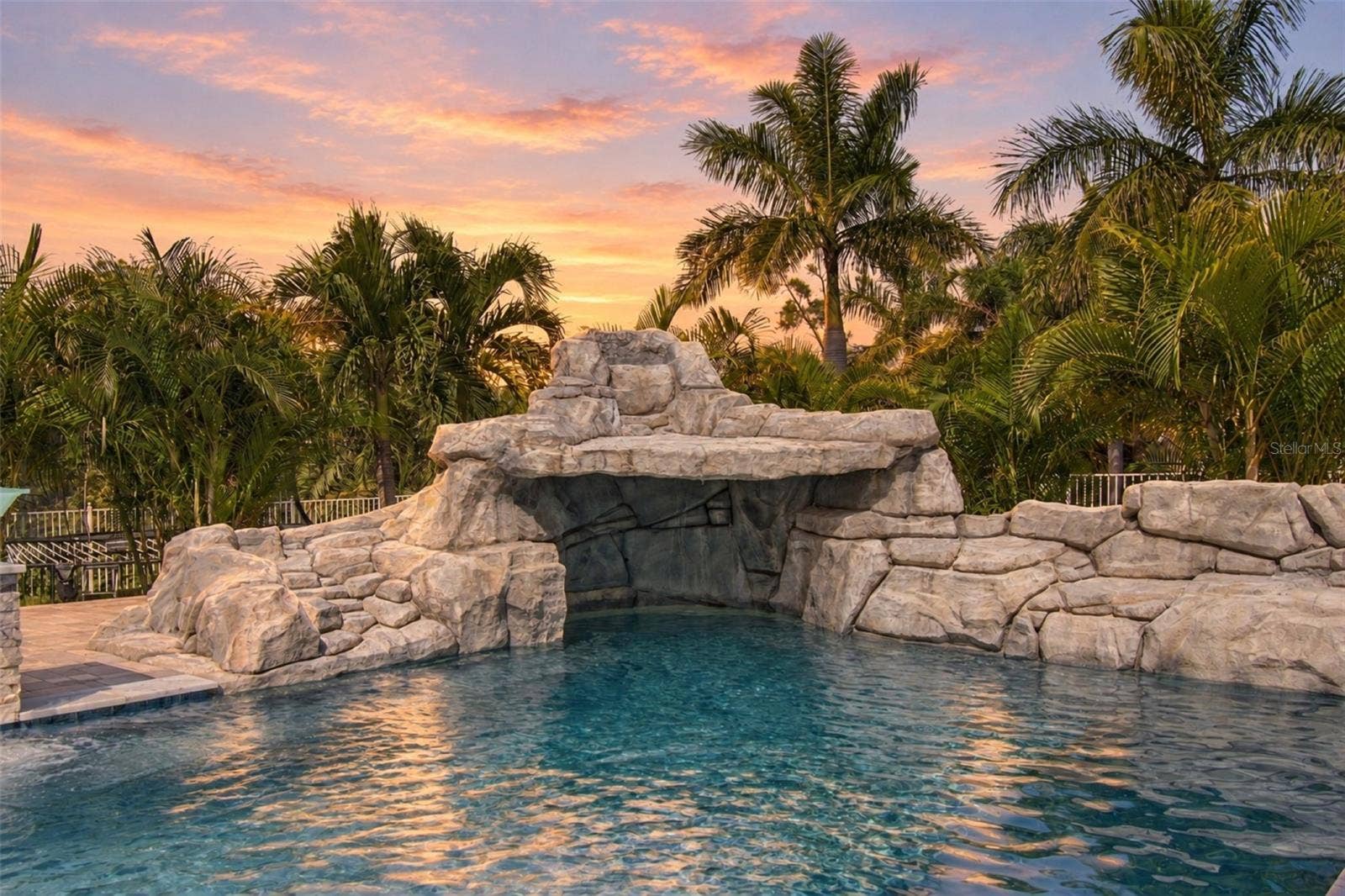 832 MANNS HARBOR DRIVE, Apollo Beach, FL 33572 832 MANNS HARBOR DRIVE, Apollo Beach, FL 33572