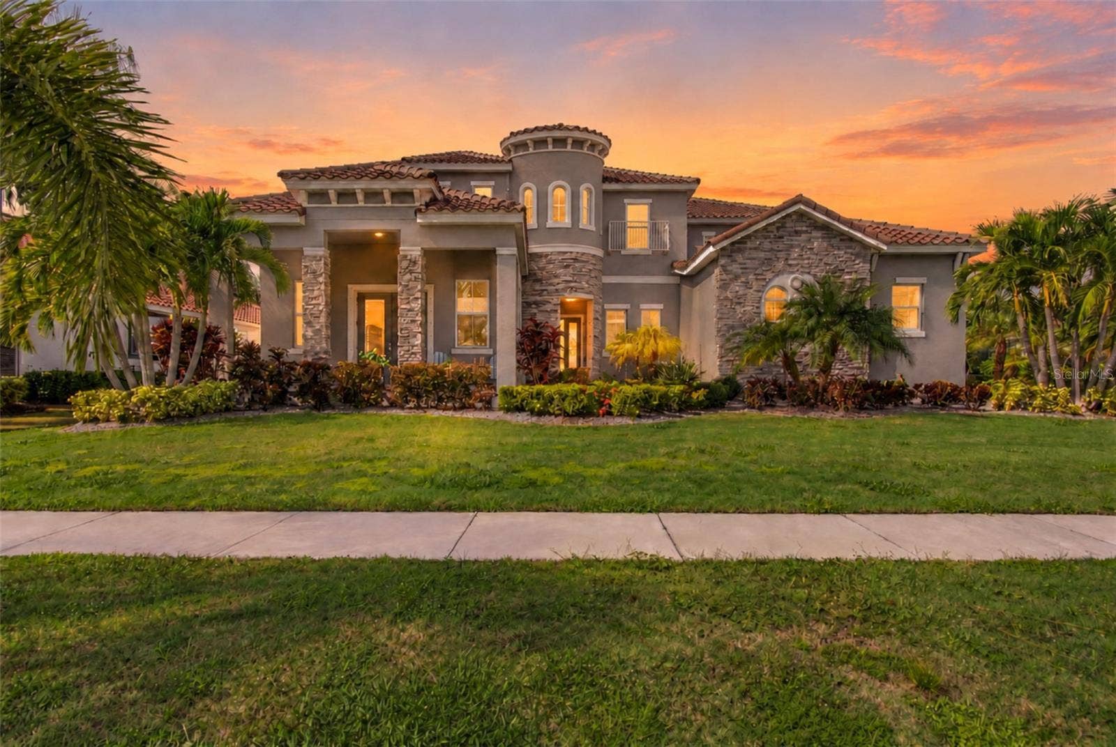 832 MANNS HARBOR DRIVE, Apollo Beach, FL 33572 832 MANNS HARBOR DRIVE, Apollo Beach, FL 33572
